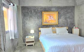 Captain Joe Cafe & Hostel