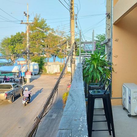 Captain Joe Cafe & Hostel HHQ Exterior photo