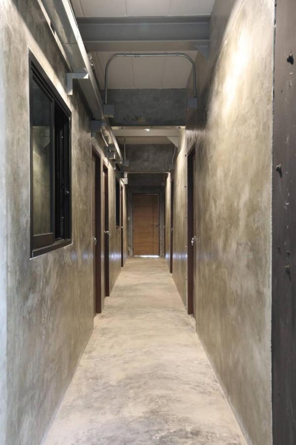 Captain Joe Cafe & Hostel HHQ Exterior photo