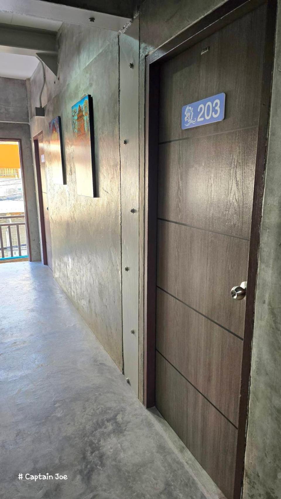 Captain Joe Cafe & Hostel HHQ Exterior photo